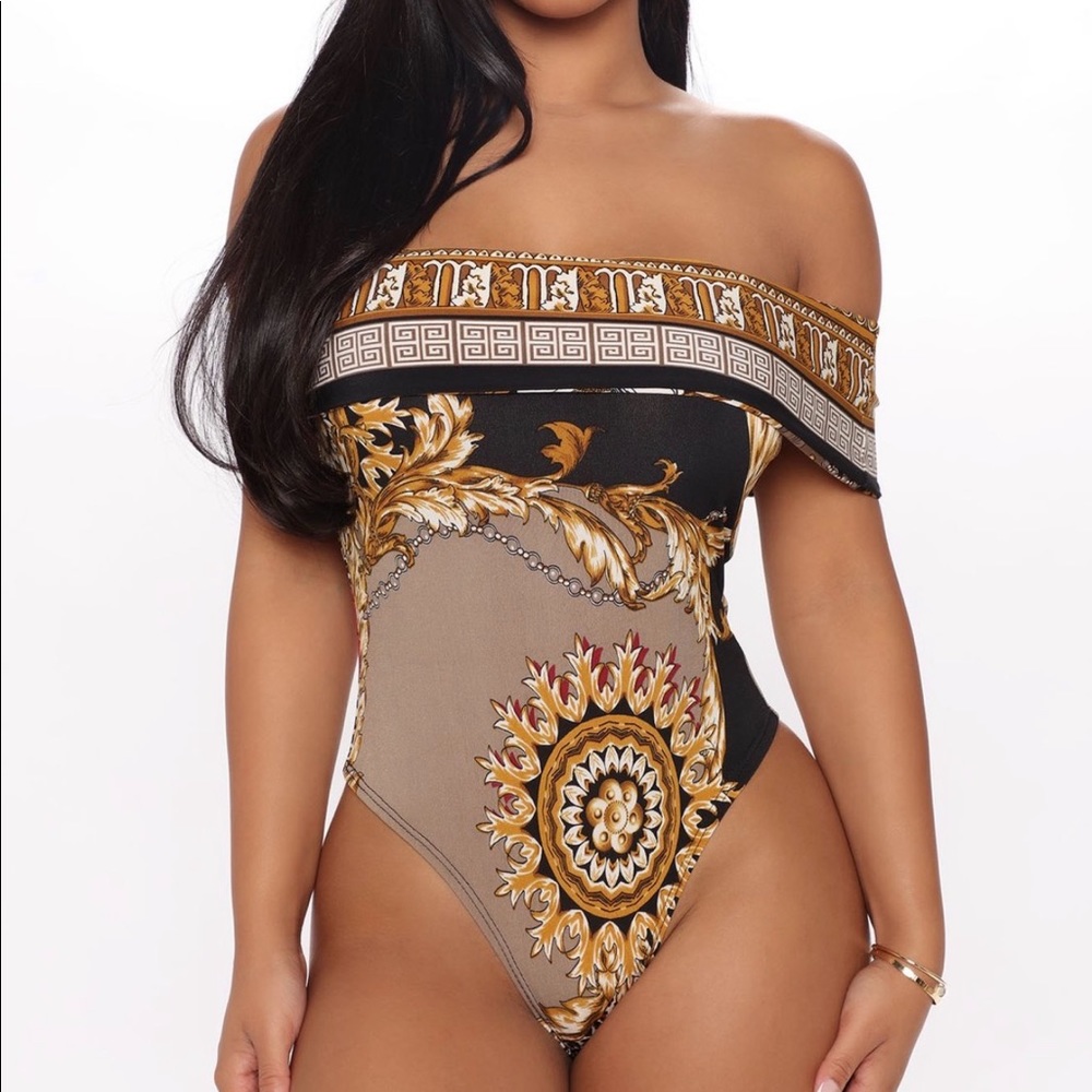 XS Fashion Nova bodysuit